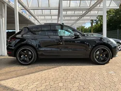 Tiefschwarz Gebraucht 2018 Porsche Macan Turbo SUV | 31.950 €