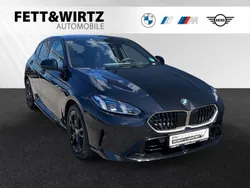 Saphirschwarz metallic Gebraucht 2024 BMW 120 M Sport Kleinwagen | 38.490 € (Fairer Preis)