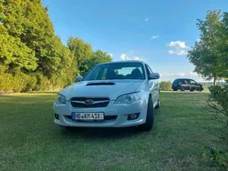 Weiß Gebraucht 2009 Subaru Legacy Limousine | 5.500 €