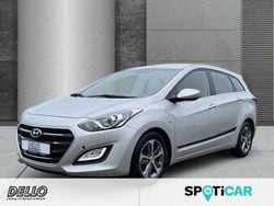 Silber Gebraucht 2016 Hyundai i30 Trend Kombi | 11.590 € (Etwas zu teuer)