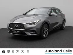 Grau metallic Gebraucht 2016 Infiniti Q30 Premium Kleinwagen | 15.999 € (Fairer Preis)