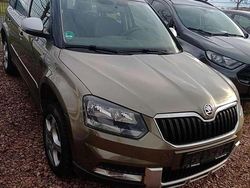 Jungle green metallic Gebraucht 2015 Skoda Yeti Active SUV | 8.480 € (Superpreis)