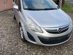 Silber Gebraucht 2011 Opel Corsa Kleinwagen | 2.000 € (Guter Preis)