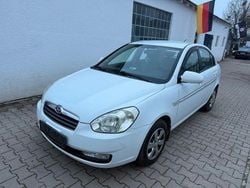 Weiß Gebraucht 2010 Hyundai Accent Limousine | 1.499 €