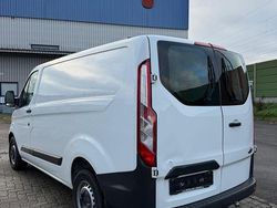 Weiß Gebraucht 2017 Ford Transit Custom Van / Kleinbus | 9.800 €