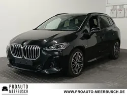 Black sapphire Gebraucht 2024 BMW 218 Active Tourer M Sport Van / Kleinbus | 25.999 € (Superpreis)