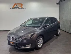 Grau Gebraucht 2015 Ford Focus Titanium Limousine | 8.490 € (Fairer Preis)