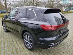 Grenadillschwarz metallic Gebraucht 2024 VW Touareg R-line SUV | 66.700 € (Guter Preis)