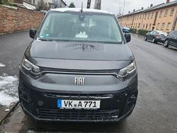 Grau Gebraucht 2023 Fiat Doblò Van / Kleinbus | 18.490 € (Guter Preis)