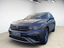Grau Gebraucht 2024 VW Tiguan Allspace Elegance SUV | 53.490 €