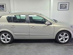 Grau Gebraucht 2006 Opel Astra Cosmo Limousine | 3.700 € (Etwas zu teuer)