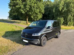 Schwarz Gebraucht 2022 VW Multivan Van / Kleinbus | 47.100 €