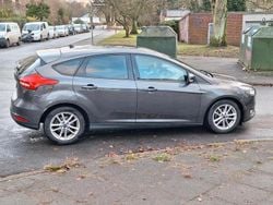 Grau Gebraucht 2015 Ford Focus Limousine | 7.400 € (Etwas zu teuer)