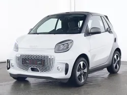 Weiß Gebraucht 2024 Smart ForTwo Electric Drive Passion Cabrio | 19.444 € (Etwas zu teuer)
