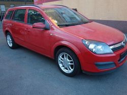 Rot Gebraucht 2005 Opel Astra Kombi | 750 € (Superpreis)
