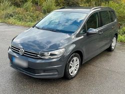 Grau Gebraucht 2017 VW Touran Comfortline Van / Kleinbus | 12.400 € (Guter Preis)