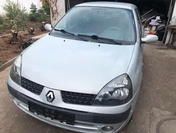 Silber Gebraucht 2002 Renault Clio II Kleinwagen | 500 € (Guter Preis)
