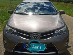 Silber Gebraucht 2015 Toyota Auris Edition Limousine | 11.555 € (Fairer Preis)