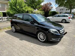 Schwarz Gebraucht 2012 Mercedes B180 Van / Kleinbus | 8.800 € (Fairer Preis)