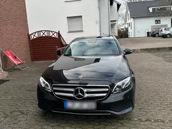 Schwarz Gebraucht 2018 Mercedes E220 Avantgarde Limousine | 24.000 € (Fairer Preis)