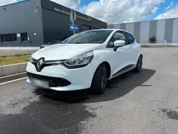 Weiß Gebraucht 2015 Renault Clio IV Dynamique Limousine | 8.500 € (Etwas zu teuer)