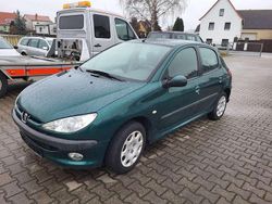 Grün Gebraucht 2004 Peugeot 206 Limousine | 1.111 € (Guter Preis)
