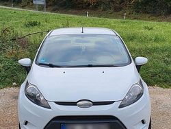 Weiß Gebraucht 2009 Ford Fiesta Limousine | 1.850 € (Guter Preis)