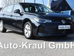 Grenadilla black metallic Gebraucht 2024 VW Passat S Kombi | 31.949 € (Teuer)