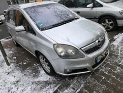 Silber Gebraucht 2007 Opel Zafira Van / Kleinbus | 2.900 € (Fairer Preis)