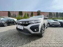 Moonstone grau metallic Gebraucht 2023 Dacia Sandero Stepway Kleinwagen | 17.888 € (Fairer Preis)