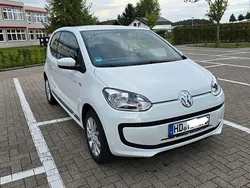 Weiß Gebraucht 2016 VW up! CLUB Kleinwagen | 6.300 € (Superpreis)