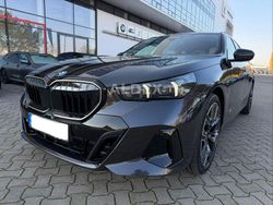 Grau Gebraucht 2025 BMW 550e M Sport Kombi | 89.870 € (Fairer Preis)