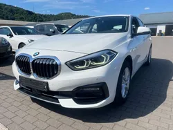 Weiß Gebraucht 2021 BMW 118 Sport Line Kleinwagen | 19.900 € (Superpreis)