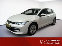 Weiß Gebraucht 2024 VW Golf VIII Life Limousine | 25.880 € (Guter Preis)