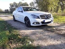 Weiß Gebraucht 2012 Mercedes C250 AMG line Coupé | 9.500 € (Fairer Preis)