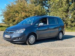 Grau Gebraucht 2011 Opel Zafira Van / Kleinbus | 4.700 € (Fairer Preis)