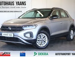 Pyrit silber metallic Gebraucht 2023 VW T-Roc Life SUV | 21.089 € (Superpreis)
