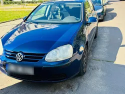 Blau Gebraucht 2004 VW Golf V Kleinwagen | 2.400 € (Fairer Preis)