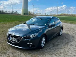 Grau Gebraucht 2016 Mazda 3 Inclusive Limousine | 13.100 € (Teuer)