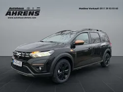 Noir nacre Gebraucht 2024 Dacia Jogger Extreme Van / Kleinbus | 22.900 € (Fairer Preis)