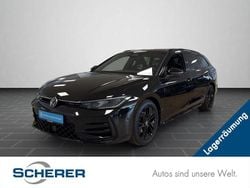 Grenadillschwarz metallic (metallic) Gebraucht 2024 VW Passat R-line Kombi | 37.700 € (Guter Preis)
