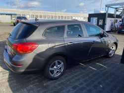 Grau Gebraucht 2011 Opel Astra Sport Kombi | 3.700 € (Teuer)