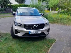 Beige Gebraucht 2024 Volvo XC40 Plus SUV | 38.000 € (Fairer Preis)