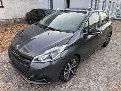 Lack grau shark/metallic Gebraucht 2017 Peugeot 208 Active Kleinwagen | 6.999 € (Fairer Preis)