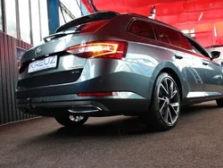 Grau Gebraucht 2016 Skoda Superb SportLine Kombi | 16.200 € (Fairer Preis)
