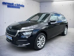Black magic pearlescent (metallic) Gebraucht 2024 Skoda Kamiq Tour SUV | 25.890 € (Etwas zu teuer)