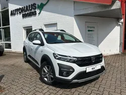 Weiß Gebraucht 2022 Dacia Sandero Comfort Kleinwagen | 15.980 € (Guter Preis)