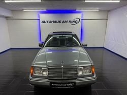 Grau Gebraucht 1990 Mercedes E260 Limousine | 10.999 €