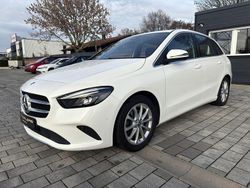 Weiß Gebraucht 2019 Mercedes B200 Van / Kleinbus | 19.999 € (Guter Preis)
