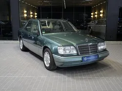 Grün Gebraucht 1995 Mercedes E320 Limousine | 49.000 €